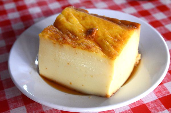 Postre tradicional chileno servido en Don Benito.